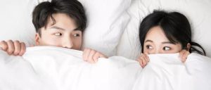 图片[1]-女性高潮时，真的会“喷”出液体吗？ - 七天小栈-七天小栈